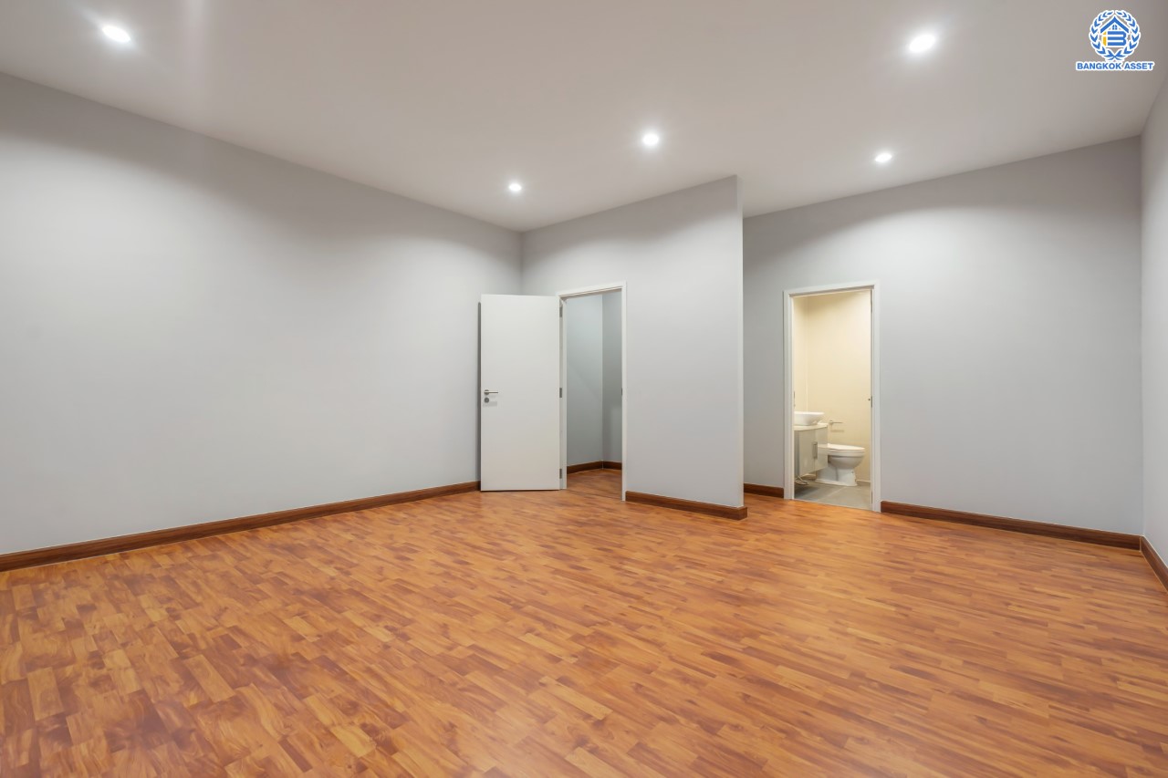 บ้านมือสองตกแต่งใหม่ ม.พาทิโอ แจ้งวัฒนะ-เมืองทอง ใจกลางเมืองทองธานี พร้อมสิ่งอำนวยความสะดวกครบครัน ใกล้ทะเลสาบเมืองทอง หลังใหญ่ 3 ชั้น บนเนื้อที่ 22 ตร.ว. ฟังก์ชัน พร้อม 3 ห้องนอน 3 ห้องน้ำ บนทำเลเชื่อมต่อ ถ.ติวานนท์, ถ.แจ้งวัฒนะ ใกล้ทางด่วน "เมืองทอง"...